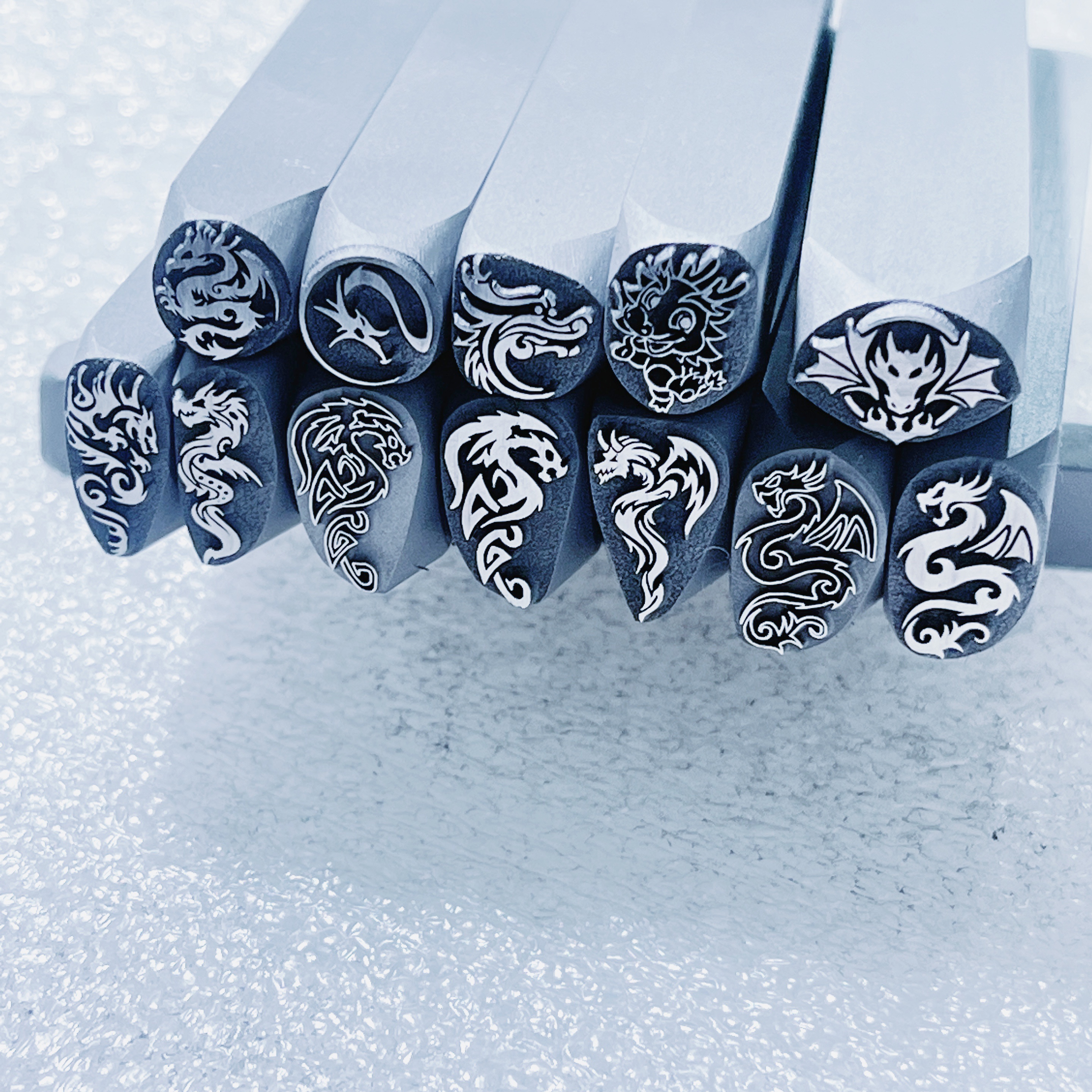 Dragon Design Metal Stamping K - Leatherwork Embossing recensie en prijs